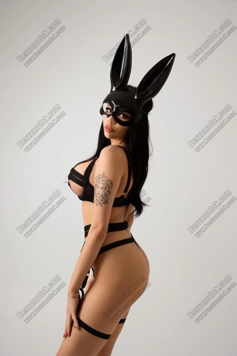 Annalux szilikonos csaj profil kepes profil - szilikonoscsajok.hu Annalux - +36 20 851 0916 - szilikonos csajok foto